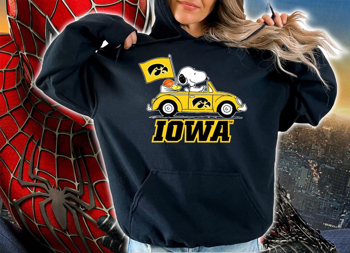 Iowa Hawkeyes Snoopy Woodstock Driving Car t-shirt hoodie